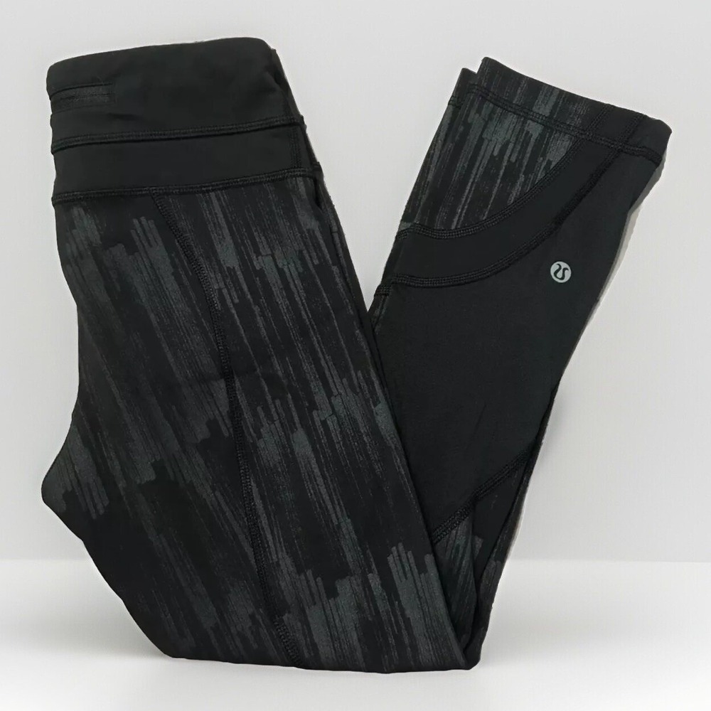 Lululemon Crop Leggings Womens Black Rear Zip Pocket sz 2 Nice